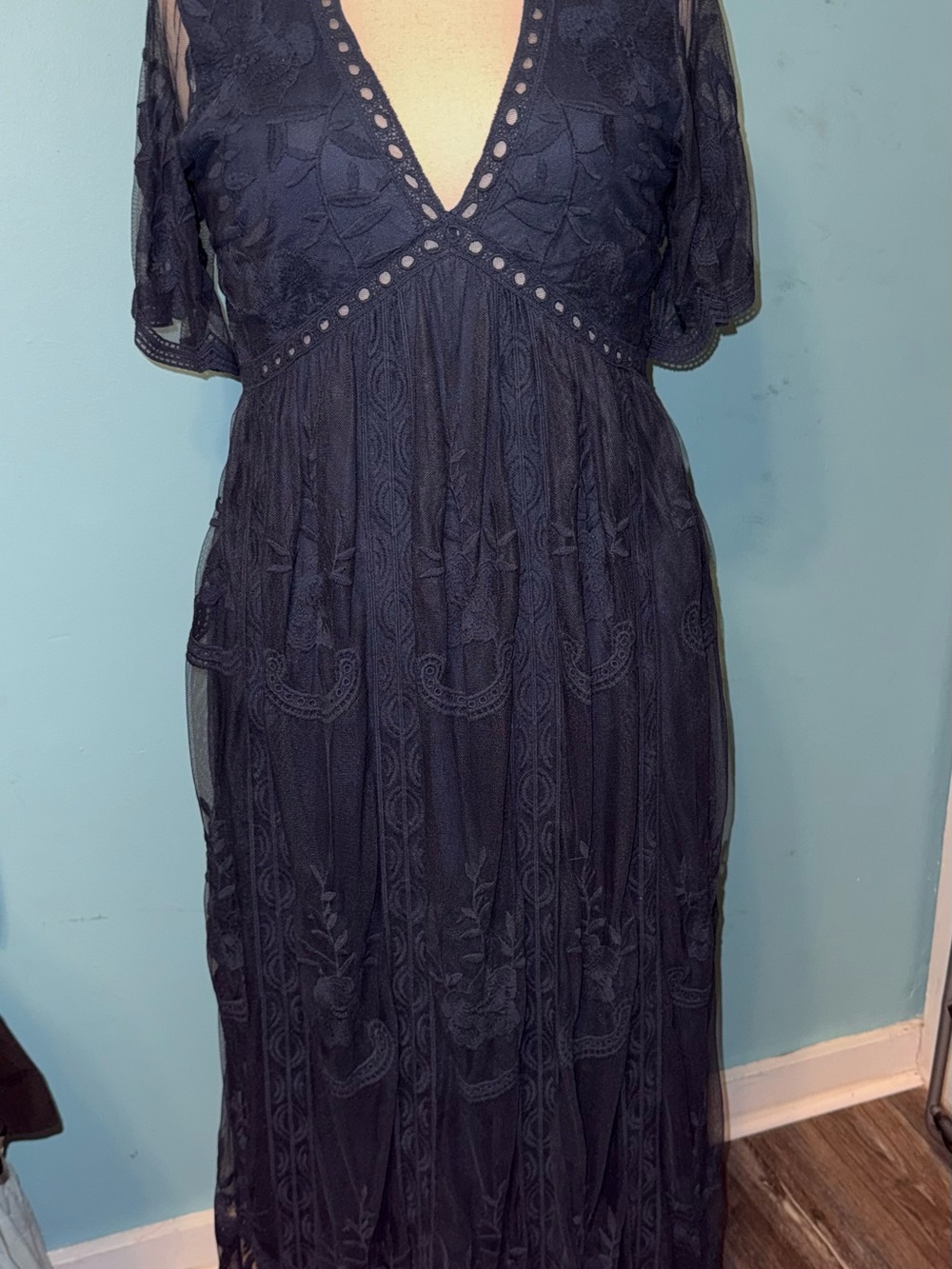 Navy Lace V-Neck Maxi Dress - Picture 3 of 10